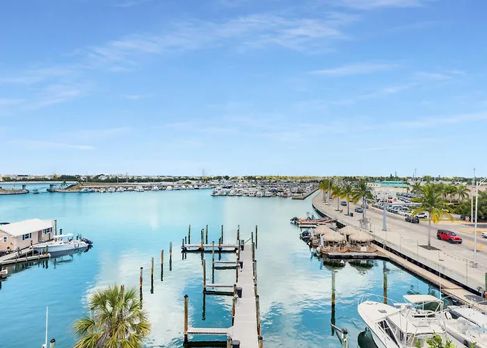 St Kitts - Downtown Waterfront Penthouse Pool Dock Parking Villa Key West