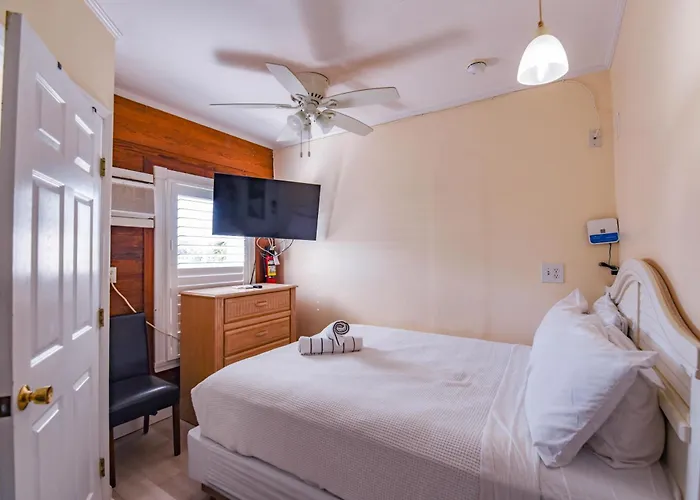 Andy'S Attic Villa Key West